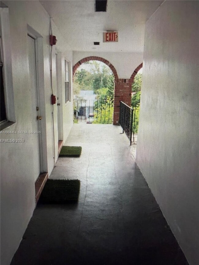 Building Photo - 2415 Lincoln St Unit 305