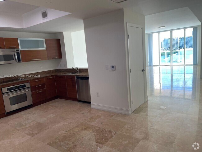 Building Photo - 3330 NE 190th St Unit 817 Rental