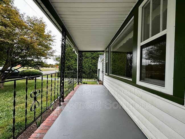 Photo - 128 Vedette Ave