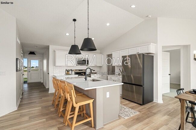 Photo - 385 NW Ashley Ave