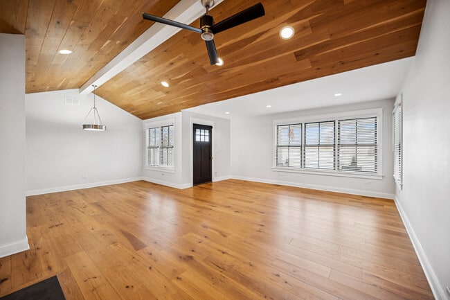 Photo - 525 W Deerpath Rd