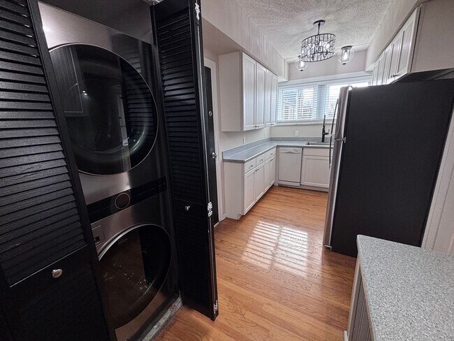 Photo - 7556 Byron Pl