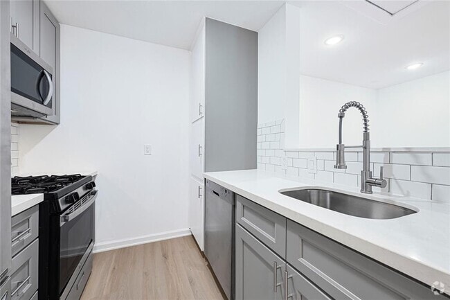 Building Photo - 5718 Eskridge St Unit 9 Rental