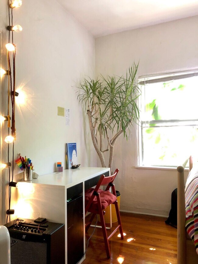 Photo - 1201 N Orange Grove Ave Unidad Single 3rd floor