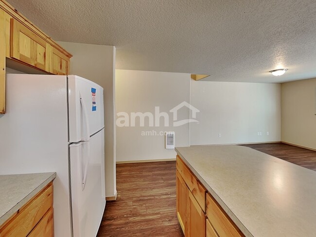 Photo - 467 Whitney Dr