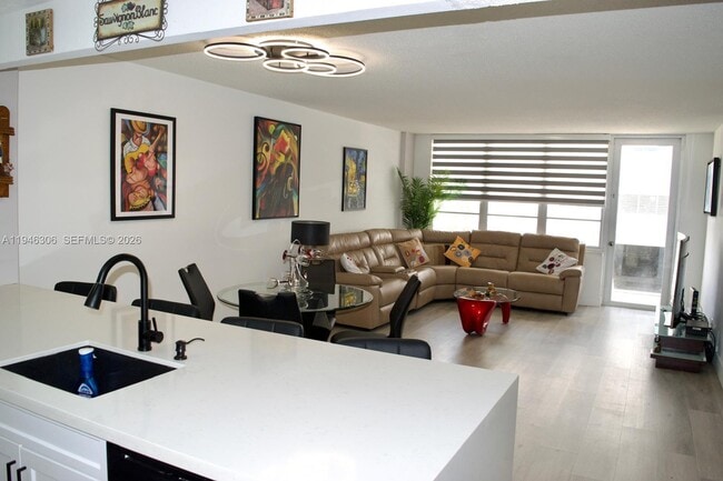 Photo - 3725 S Ocean Dr Unidad 423