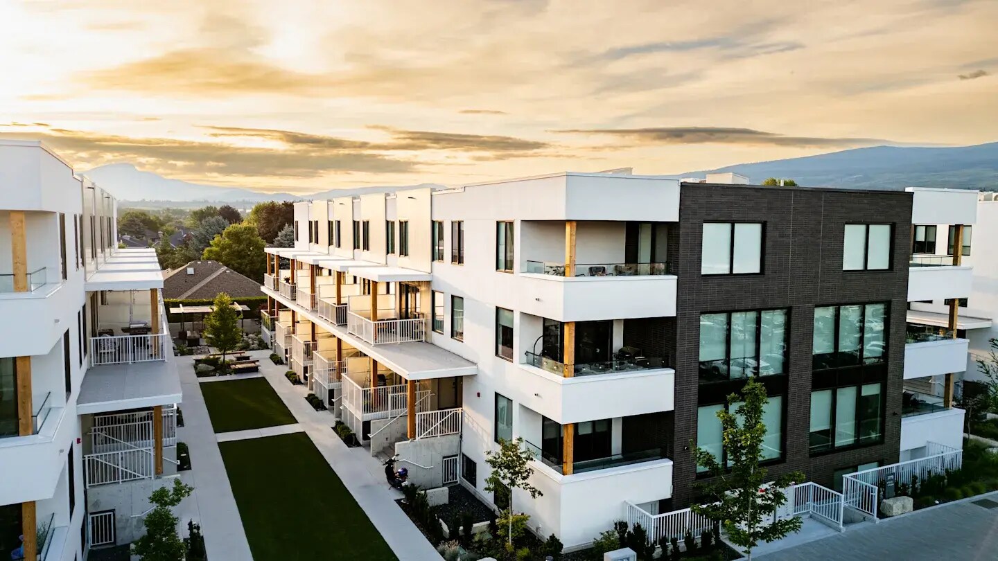 Ledge on Lakeshore - Ledge on Lakeshore