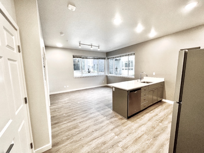 Photo - 2330 Yakima Ct Unit B101