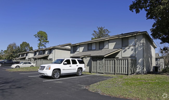 Building Photo - Edge at Lakeside Rental