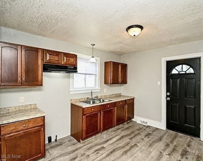 Photo - 1628 Clark Ave SW