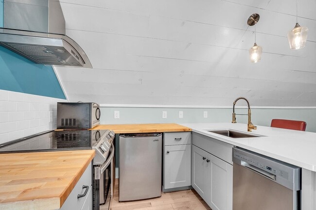 Photo - 10 Wallace Brook Rd