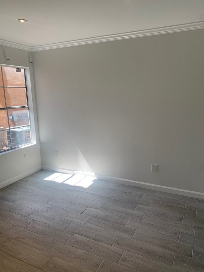 Photo - Lakeshore 6E