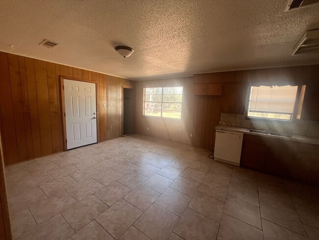 Photo - bed 1.5 Bath in Ward