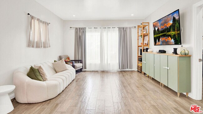 Photo - 252 E 47th St