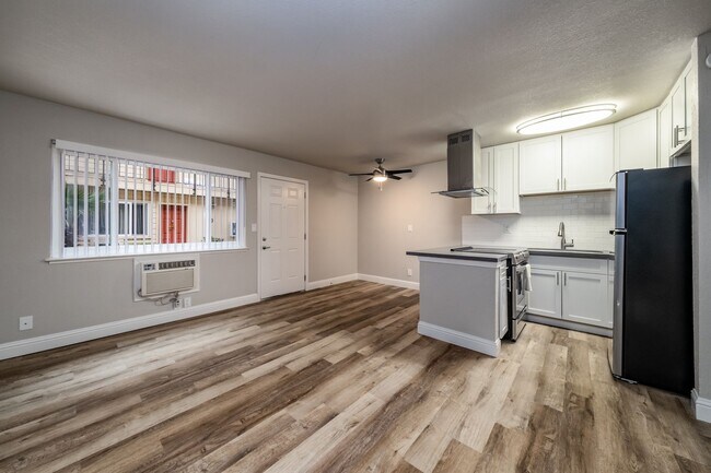 Photo - Fully remodeled studio apartment in gated ... Unit 05 North