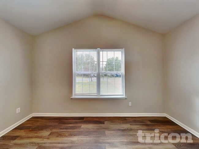 Photo - 842 Lakehill Rd