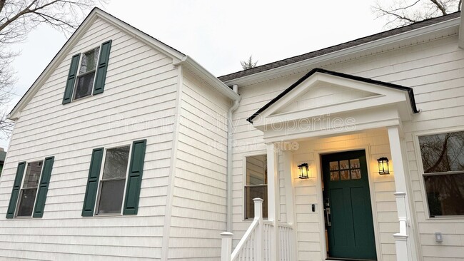 Building Photo - 240 Mcgregor Ave Unit 2