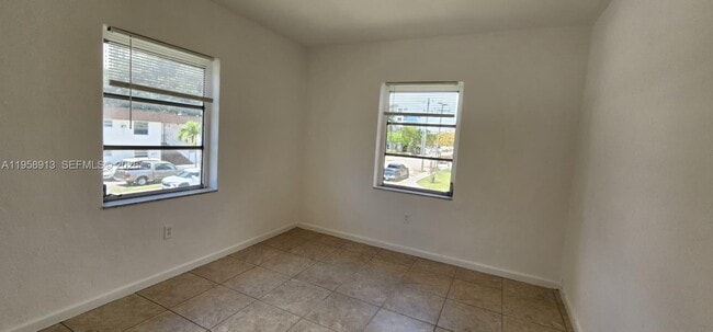 Photo - 3670 SW 10th St Unit 10B