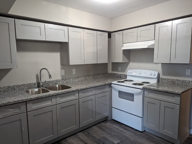 Building Photo - 4426 Pontchartrain Dr Unit C Rental