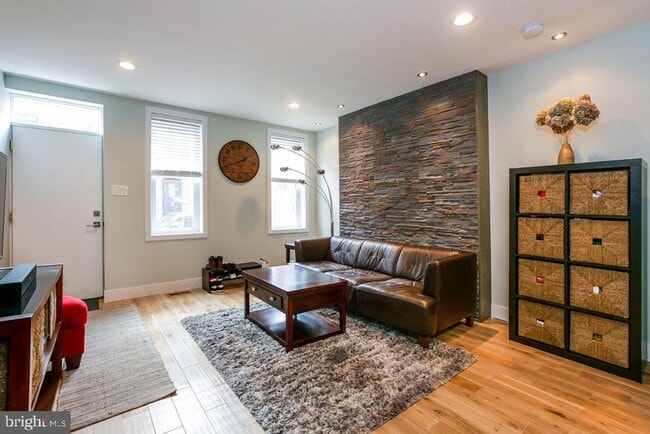 Photo - 2233 Latona St