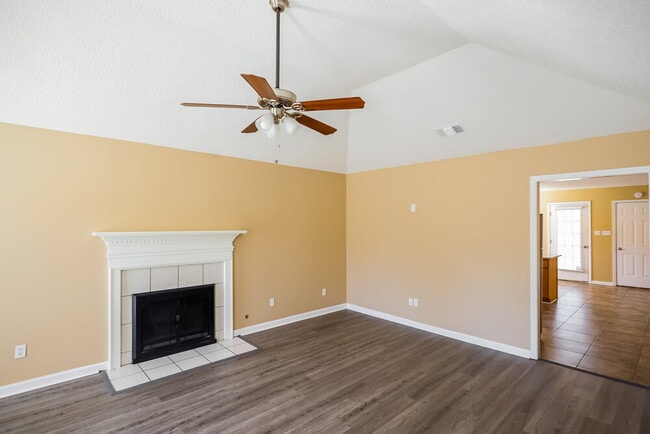 Photo - 104 Stonehaven Dr