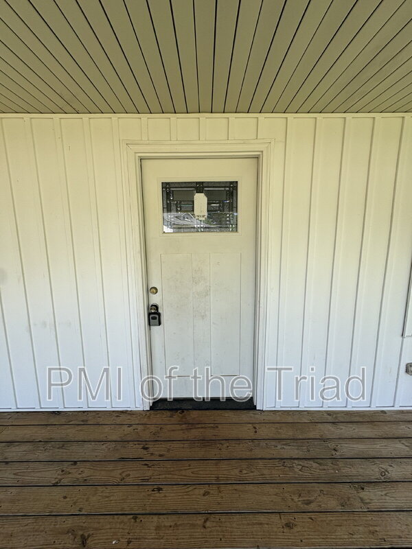 Photo - 2421 Daisy St