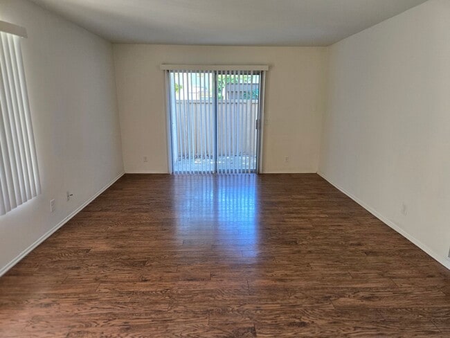 Building Photo - Lovely Ground Level 1 Bedroom 1 Bathroom In Irvine