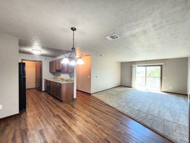 Photo - PRAIRIE POINTE APARTMENTS