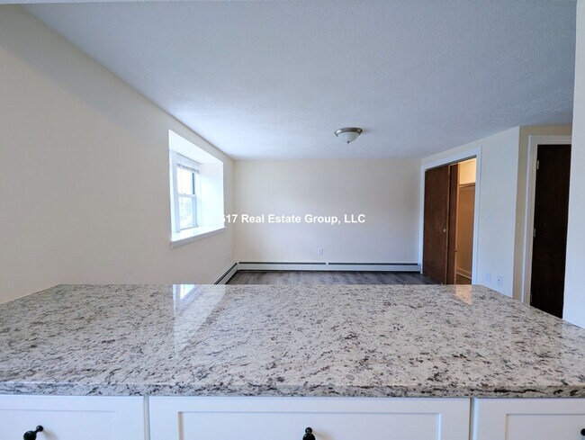 Photo - 160 N Beacon St Unidad 1A