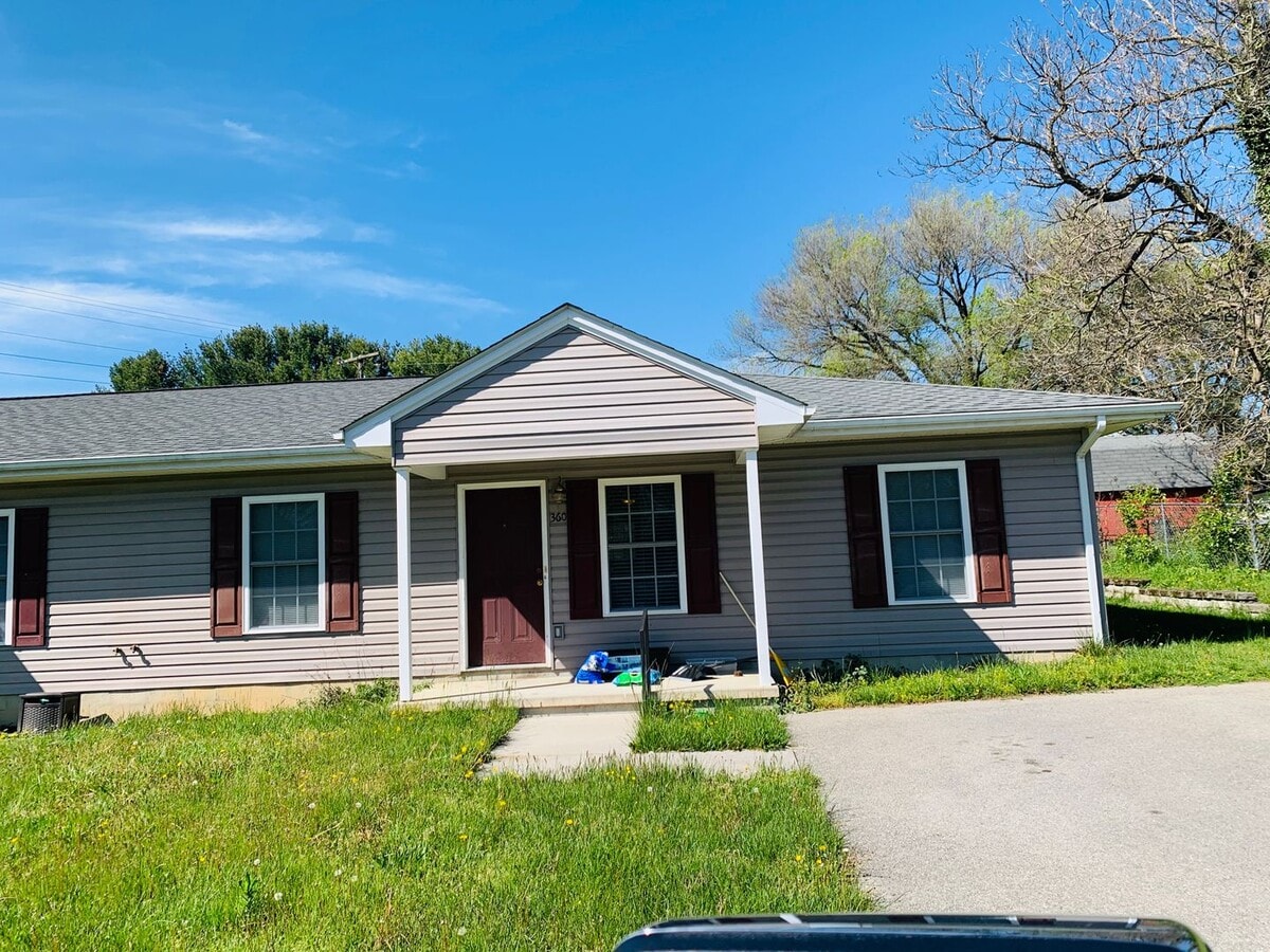 3 Bedroom 2 Bath Duplex - 3 Bedroom 2 Bath Duplex House
