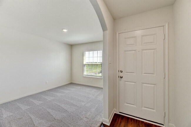 Photo - 4-Bedroom Home with Solar Panels & Modern Finishes available in Elgin