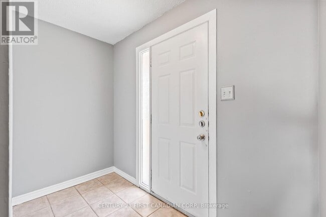 Photo - 500 Osgoode Dr