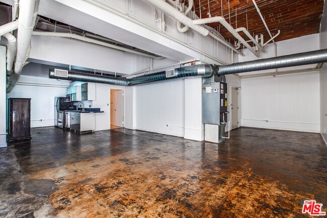 Photo - 215 W 7th St Unit 201