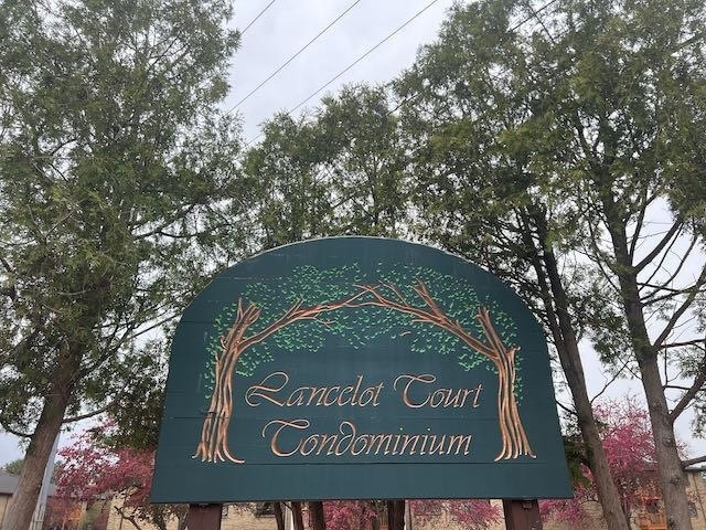 Building Photo - 4 Lancelot Court Unit 8