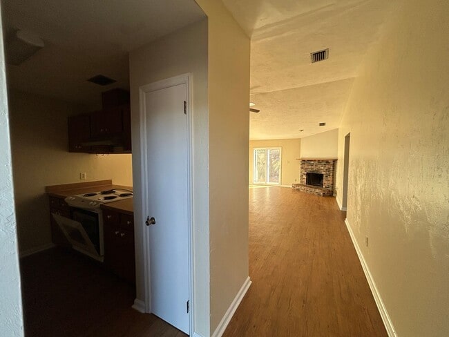 Photo - Spacious 2 bedroom! BRAND NEW PAINT AND FLOORING