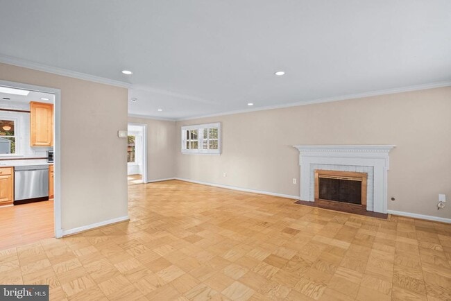 1415 Mayflower Dr