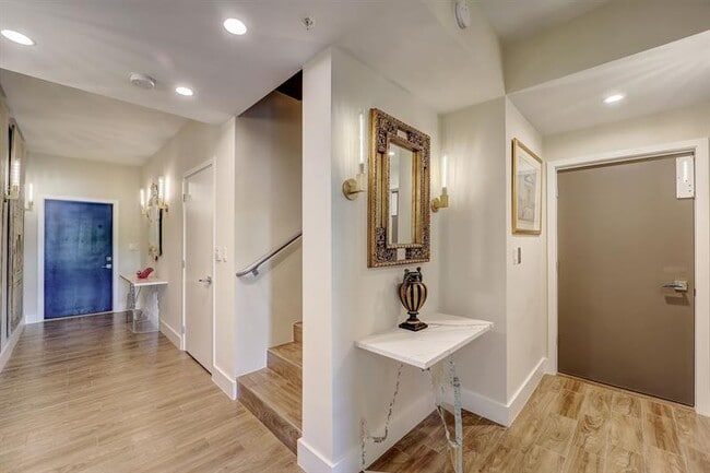 Building Photo - 173 SE 1st Cir Rental