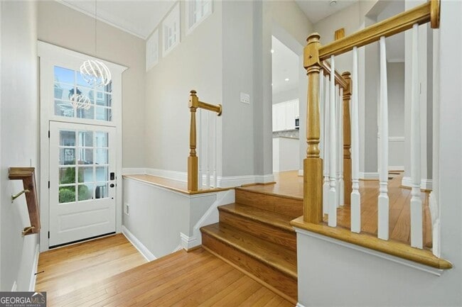Photo - 319 Creekbank Way SE