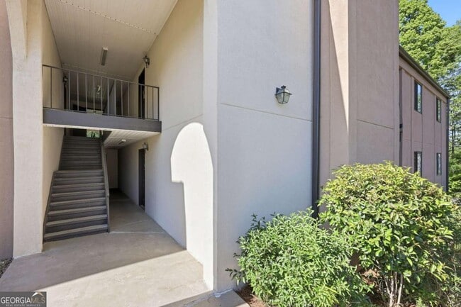 Photo - 605 Candler St Unit B13