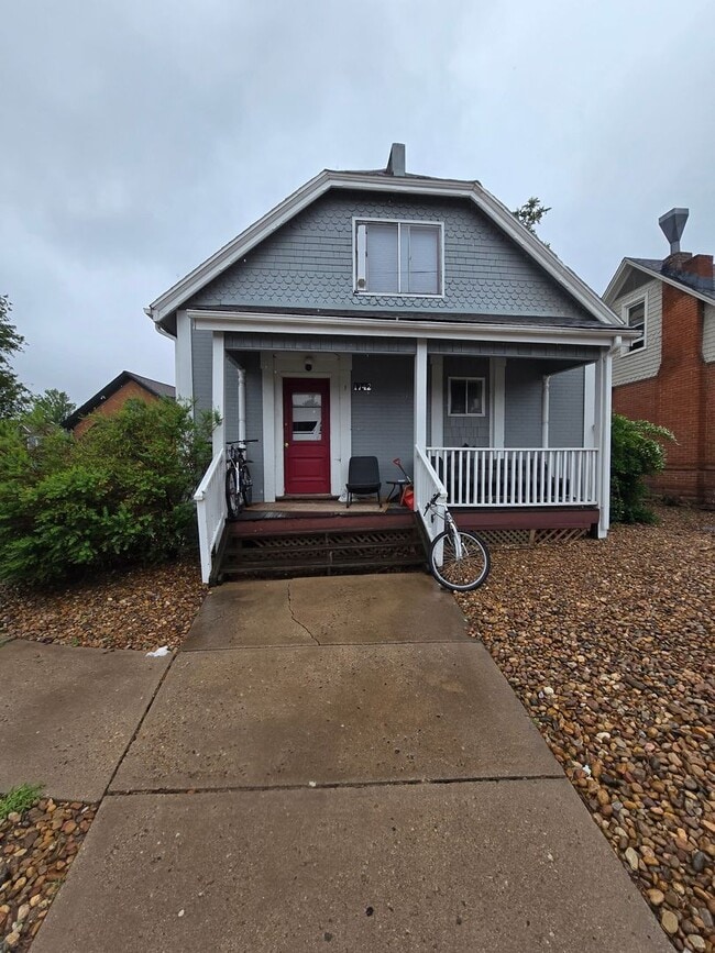 Building Photo - 1742 Walnut St Unit 1