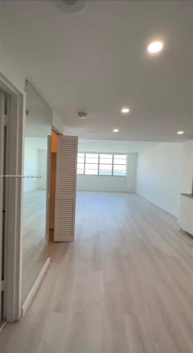 Photo - 801 Brickell Bay Dr Unit 2069