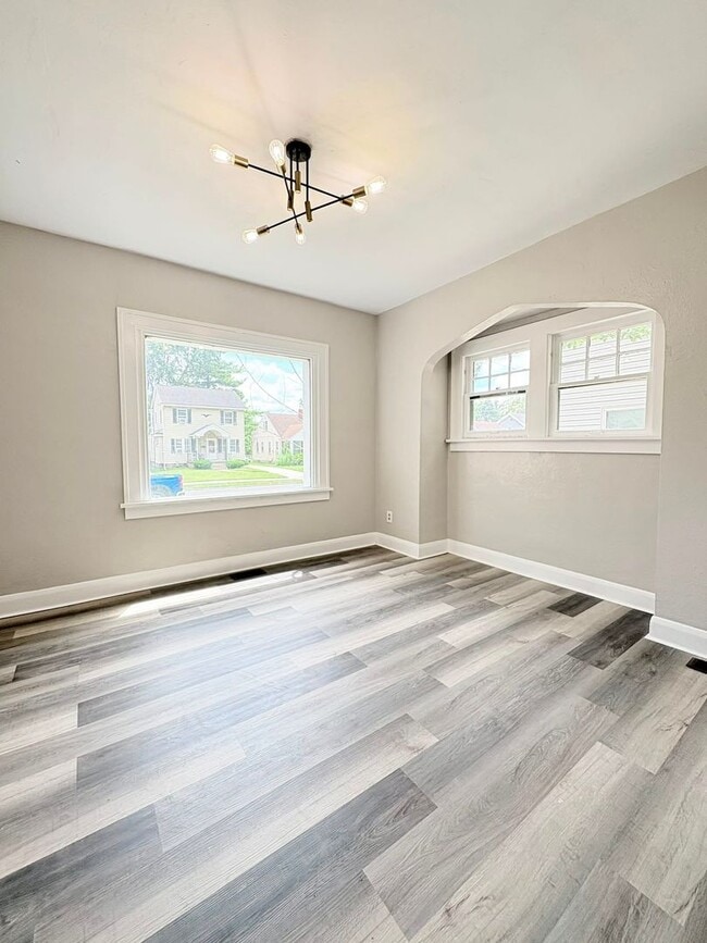 Photo - 804 Alvison Rd