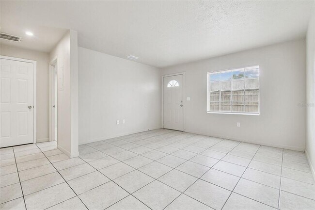 Photo - 923 E Lotus Ave