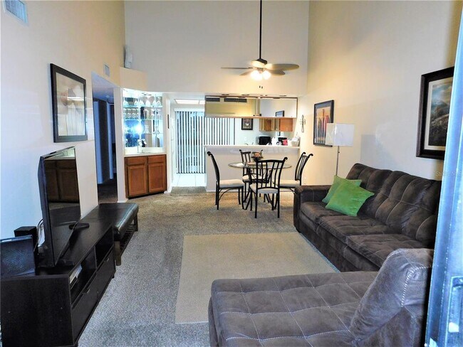 Photo - 272 Woodlake Wynde Unit 6