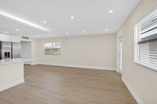 Photo - 270 Brittany F Unit 607