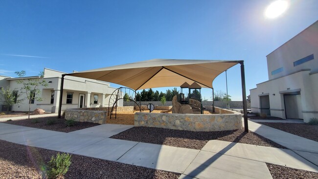Building Photo - Nevarez Palms Rental