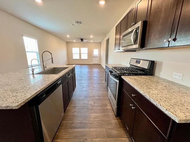 Photo - 4430 Lake Ritter St