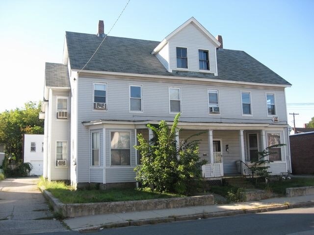 Photo - 102-104 W Hollis St Apartments