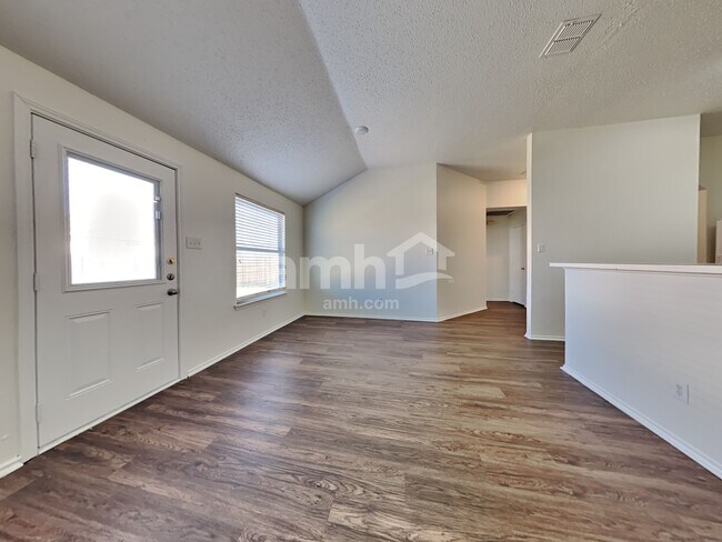 Photo - 524 Richmond Park Ln