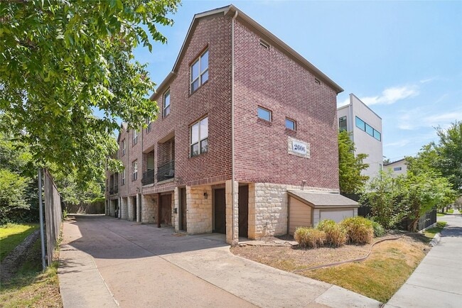 Building Photo - 2606 N Henderson Ave Unit A